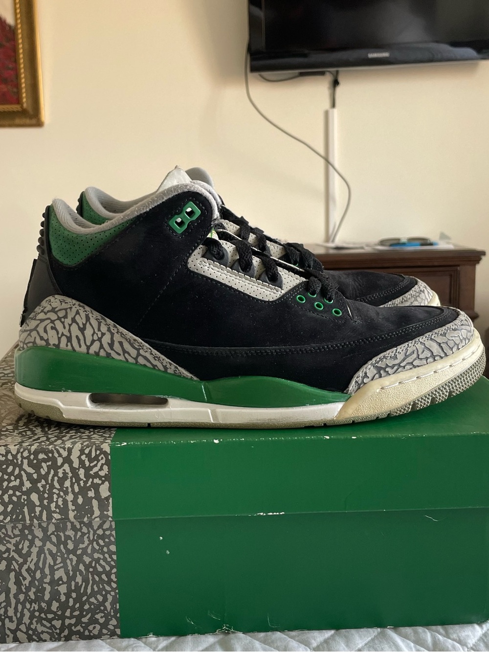 Men’s Jordan 3 pine green size 9.5